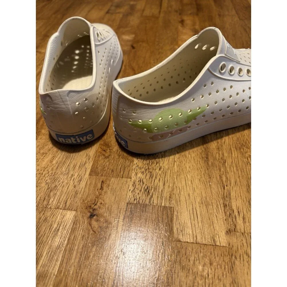 NATIVE x STAR WARS Baby Yoda Grogu Jefferson Slip‎ On Sneaker Womens 6/Mens 4